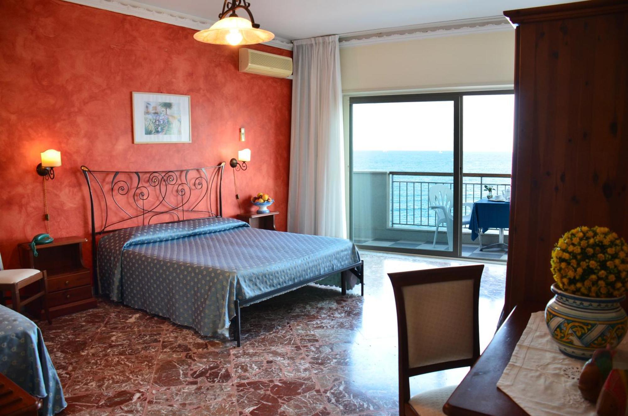 Costa Azzurra Giardini Naxos Exterior foto